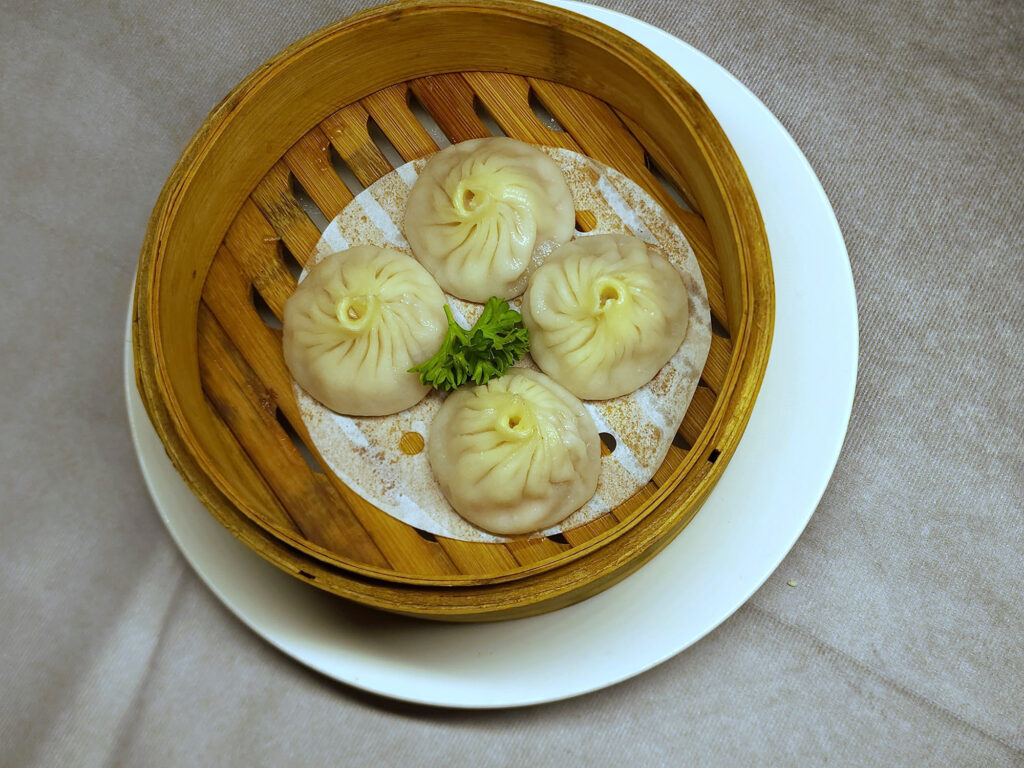 A09 Steamed pork soup dumplings (4pcs)