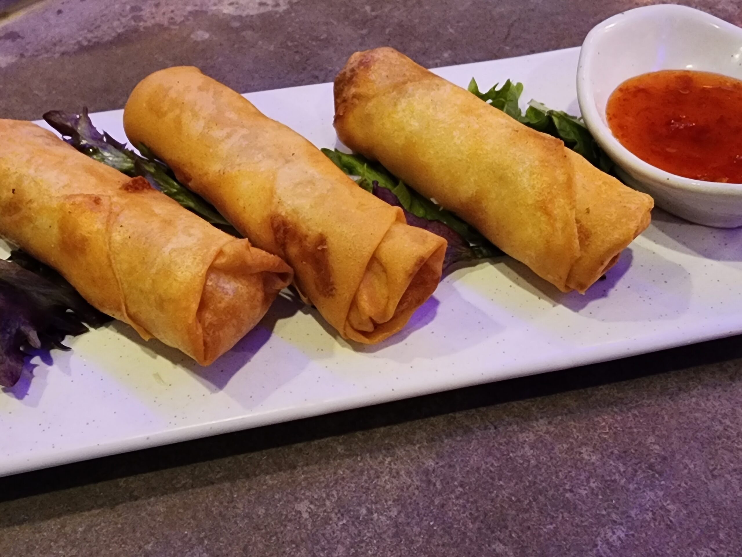 A2 Crispy prawn and water chestnut spring rolls (3pcs)