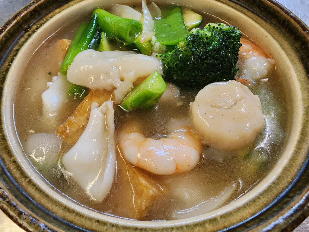 B6 Seafood combination with egg tofu in clay pot (V) (GF without egg tofu)