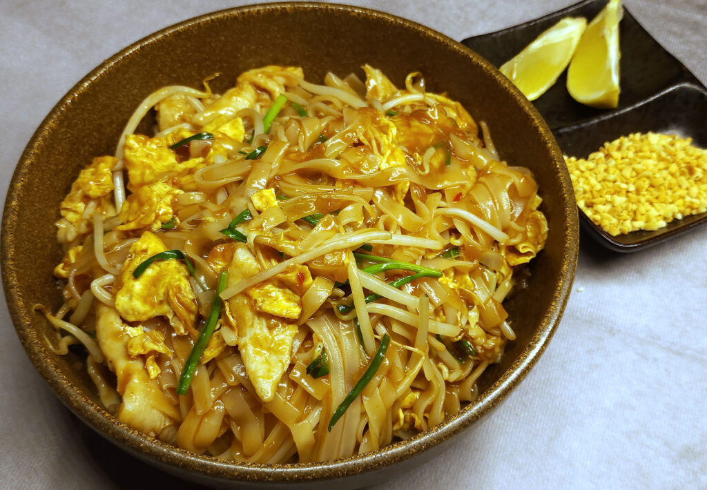 C1 Pad Thai chicken OR king prawns