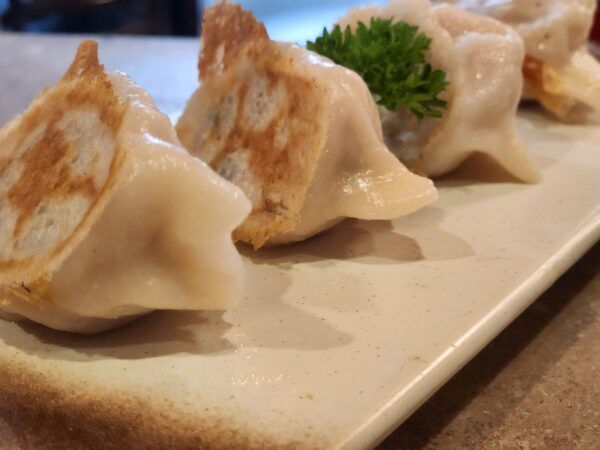 A14 Pan-fried pork and chives dumplings (6pcs)