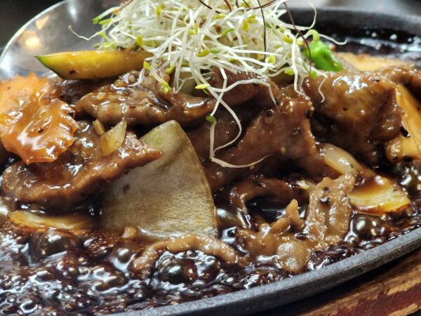 B4 Signature sizzling beef fillet with black pepper and honey sauce (GF) OR oyster and hoisin sauce