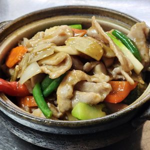 Sauteed pork loin slices with Sichuan chilli & spring onions ginger sauce
