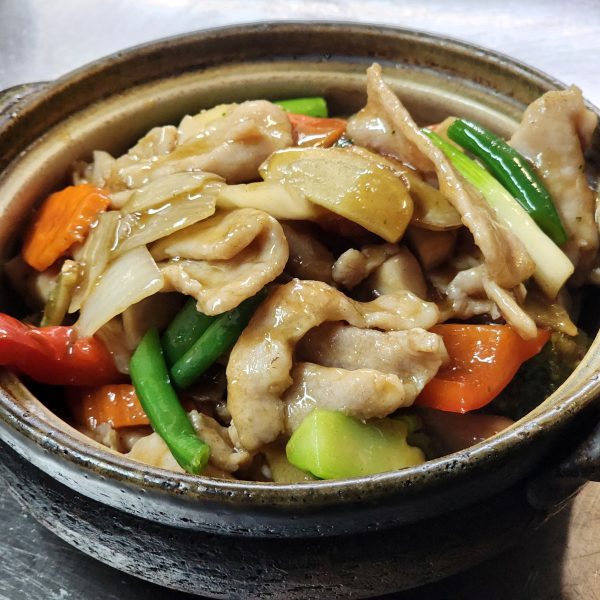 Sauteed pork loin slices with Sichuan chilli & spring onions ginger sauce