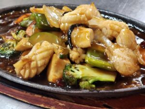 Sizzling seafood combos of Hokkaido with veggies in Kung pao sauce