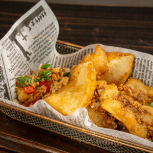 Salt and pepper calamari tossed with garlic & shallot (GFO)