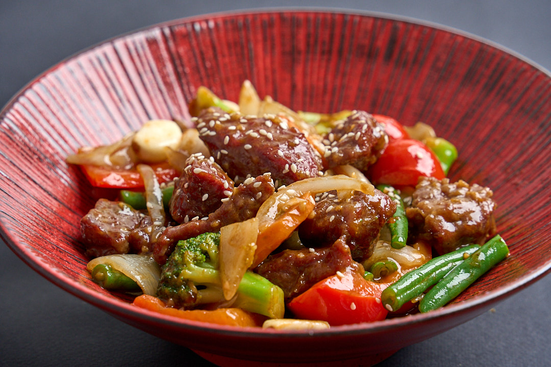 Wok tossed wagyu beef with premium dark soy and garlic with veggies (GFO)