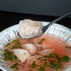 Dumplings soup in red vinegar and shallots (mild, clear and light body)