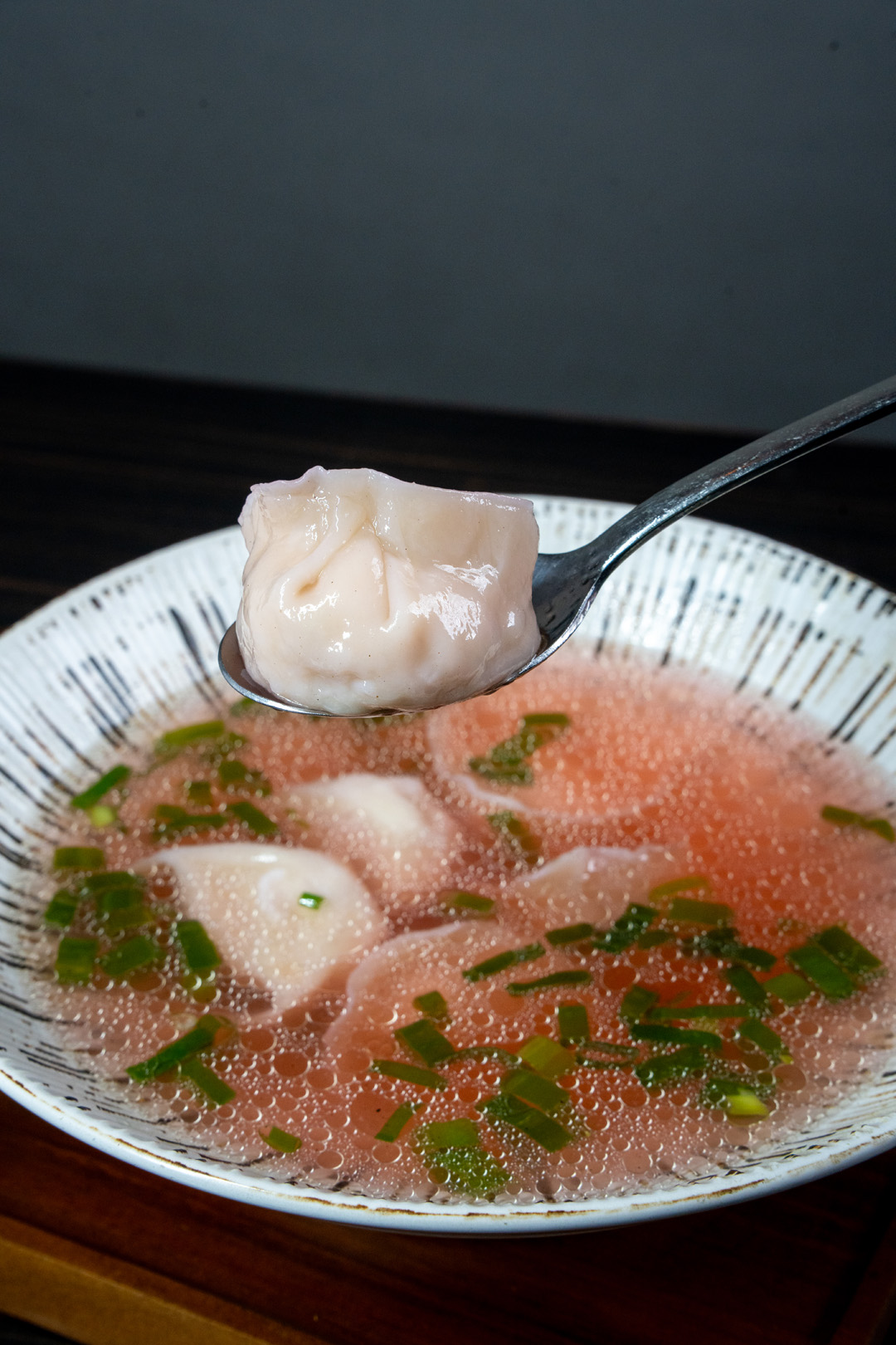 Dumplings soup in red vinegar and shallots (mild, clear and light body)